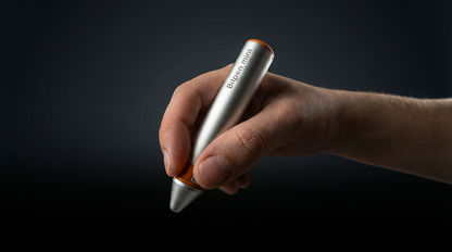 Bitpen mini gehalten in einer Hand