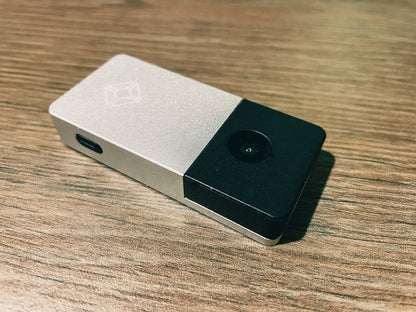 Die Rückseite des Blockstream Jade Plus Bitcoin premium Hardware Wallets