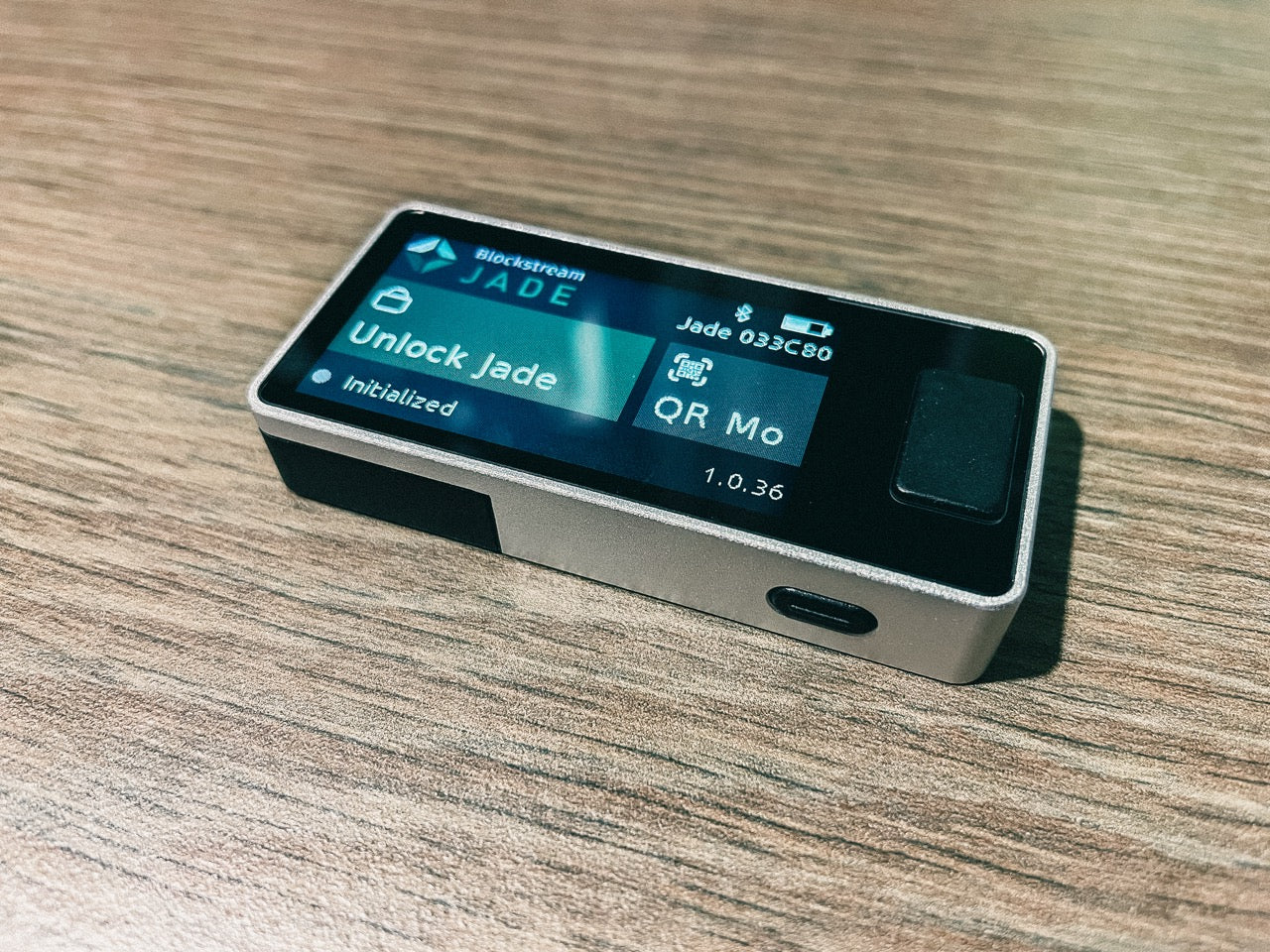 Das Blockstream Jade Plus premium Bitcoin Wallet für Liquid, Lighting und Bitcoin Verwahrung